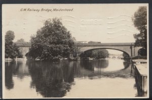 Berkshire Postcard - G.W.Railway Bridge, Maidenhead     RS12969