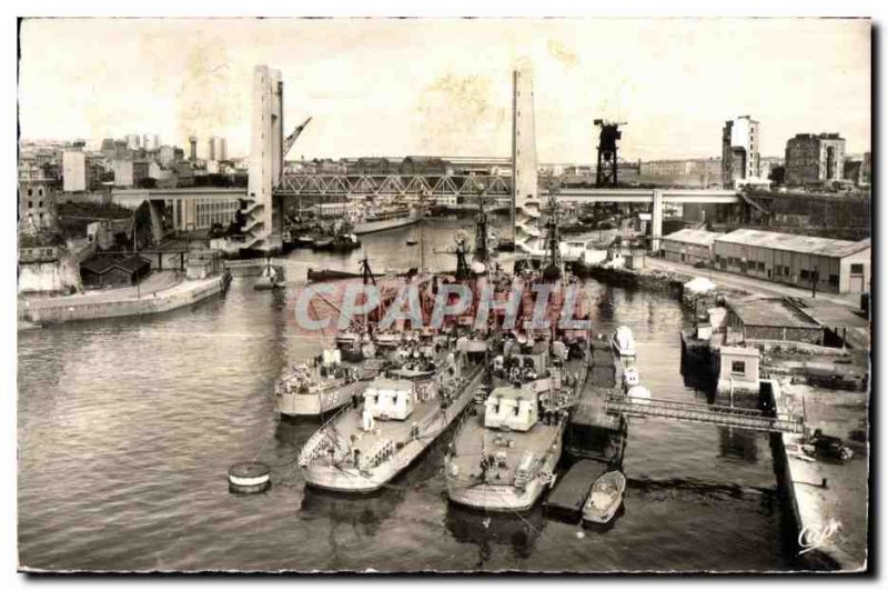 Brest - Le Pont de Recouvrance boats - Modern Postcard