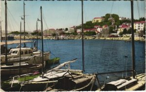 CPA LE LAVANDOU Les Yachts dans le Port (1110430)