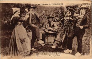 CPA Folklore - Auvergne - Bourrée d'Auvergne (773119)