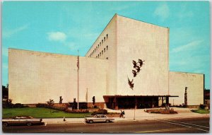 Milwaukee Wisconsin, The New Museum Building, At 800 W. Wells, Vintage Postcard