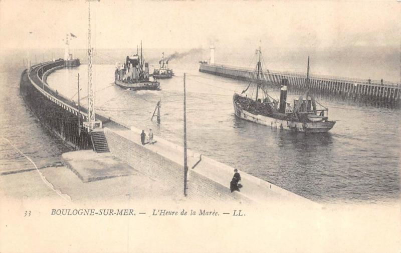 BOULOGNE-SUR-MER, France  L'HEURE DE LA MAREE  Boats~Lighthouse c1910's Postcard