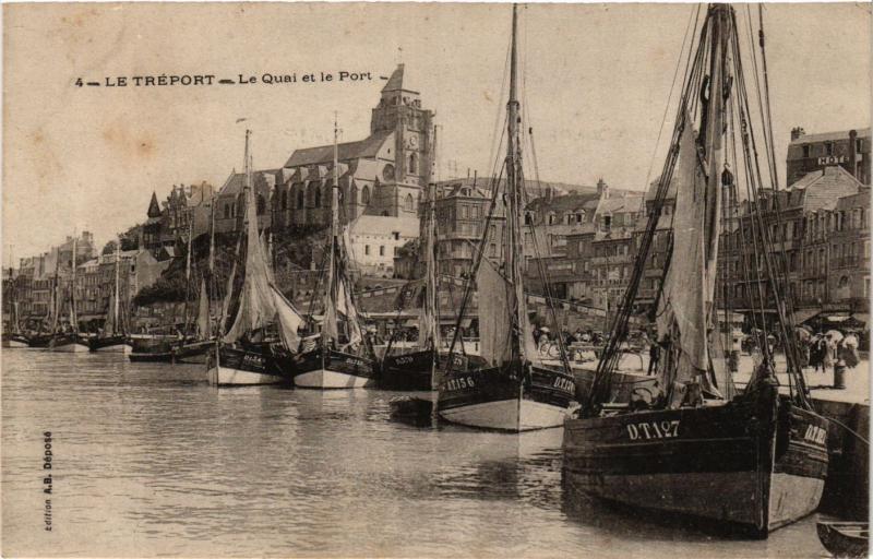 CPA Le TRÉPORT Le Quai et le Port (415851)