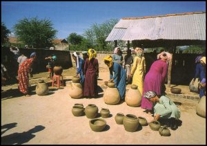 Vietnam Post card - Ceramic production, Binh Thuan, unused