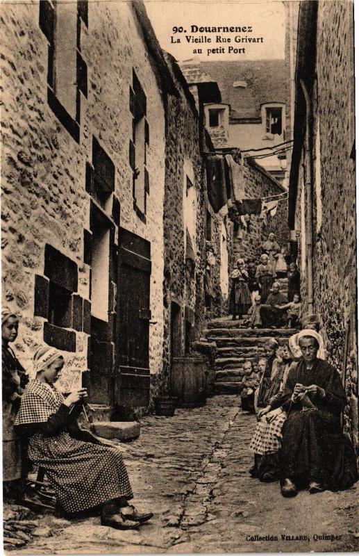 CPA DOUARNENEZ-La Vieille Rue Grivart au petit Port (188717)