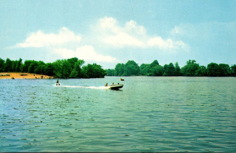 Delaware Water Skiing On Silver Lake