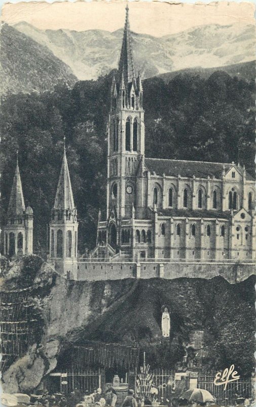 Postcard France Lourdes la grotte et la basilique