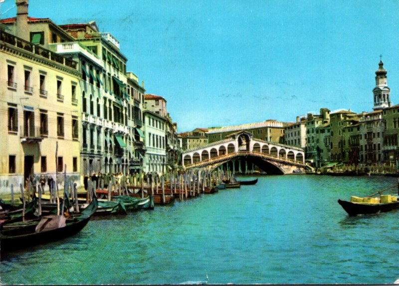 Italy Venezia Canal Grande at Pont Rialto