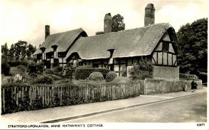 UK - England. Stratford-Upon-Avon. Anne Hathaway's Cottage - RPPC