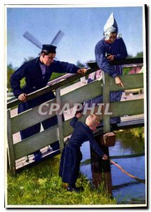 Modern Postcard Tour Volendam costume