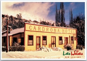 VINTAGE CONTINENTAL SIZE POSTCARD CARDRONA HOTEL AT LAKE WANAKA NEW ZEALAND