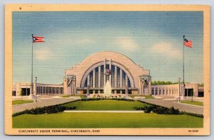 Cincinnati Ohio~Union Railroad Station~Fountain~Flags~Art Deco~Linen 1940s PC