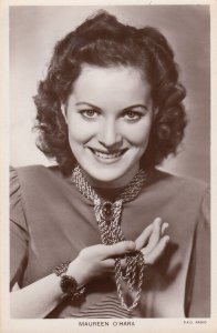 Maureen O'Hara Vintage Picturegoer Photo Postcard