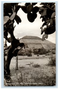 Pyramid Of The Sun Teotihuacan Mexico Real Photo RPPC Postcard (DJ3)