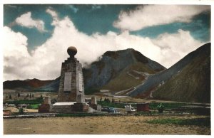 Ecuador Monumento en la Linea Equinoccial Vintage RPPC B92