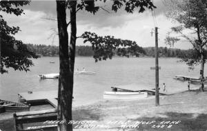 Lewiston Michigan~Freed Resort @ Little Wolf Lake~Kids @ Beach~Boats~1964 RPPC