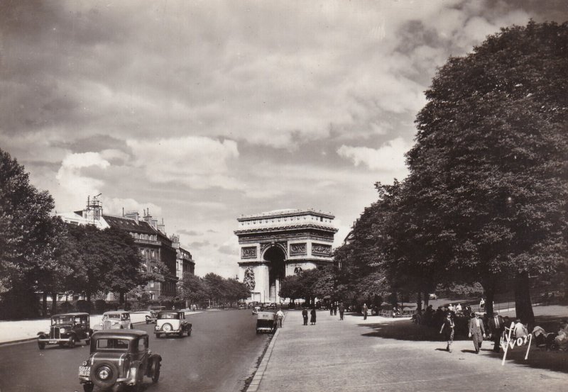 France Paris L'Avenue Foch Arc de Triomphe