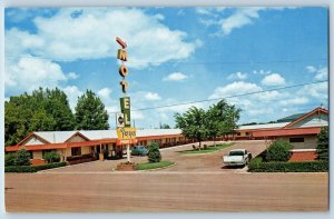 Great Falls Montana MT Postcard Fergus Motel Exterior Building Signage Car 1960