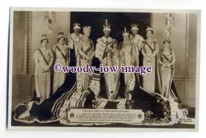 r1543 - King George VI & Queen Elizabeth & others in Coronation Robes - postcard