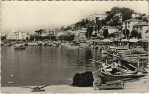 CPA LE LAVANDOU Le Port et la Ville (1110780)