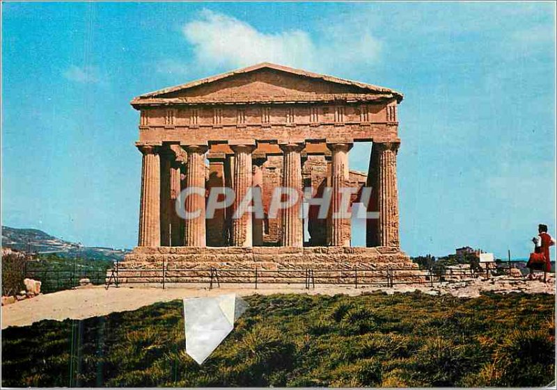 Postcard Modern Agrigento Tempio della Concordia in Con Fondo he Tempio di Gi...