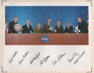 Lord Longford Hand Signed Letter & 1969 NASA Astronauts Photo Reverse