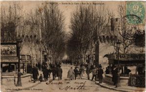 CPA AVIGNON - Sortie de la Gare - Rue de la République (511483) 