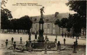 CPA VERTUS Fontaine Place de la République (864600)