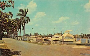 DELRAY BEACH FL FLORIDA~BEAUTIFUL BOAT DOCKS-INTERCOASTAL WATERWAY 1964 POSTCARD