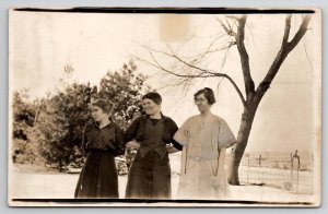 RPPC Three Edwardian Women In Winter Thompson Family Salem Iowa Postcard U30