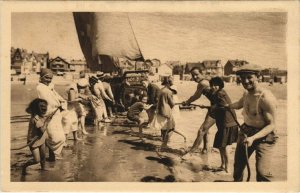 CPA BERCK-PLAGE Mise a l'eau d'un bateau (145413)