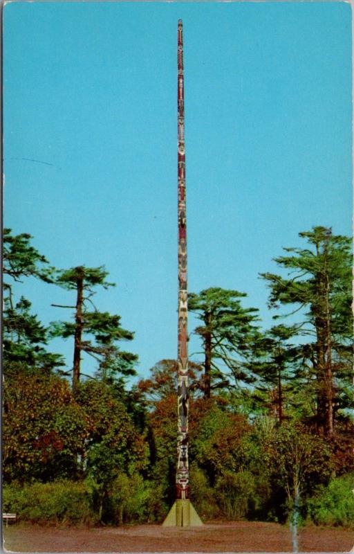 Victoria BC World's Tallest Totem Pole Beacon Hill Park Postcard E30