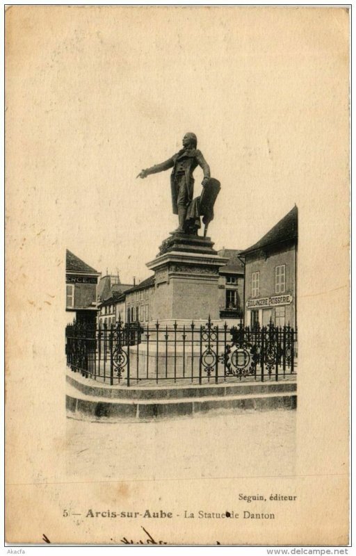 CPA ARCIS-sur-AUBE La Statue de Danton (722805)