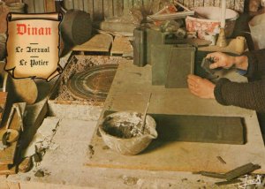 France Postcard- Dinan -Les Artisans Du Jerzual Au Vieux Pont - Le Potier RR9301