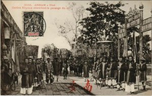 CPA AK VIETNAM ANNAM Hué - Gardes Royaux au passage du roi (61174)