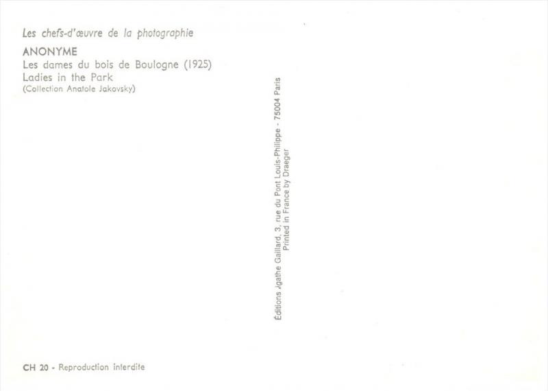 22011   2 Nude Lesbians  entering a Car