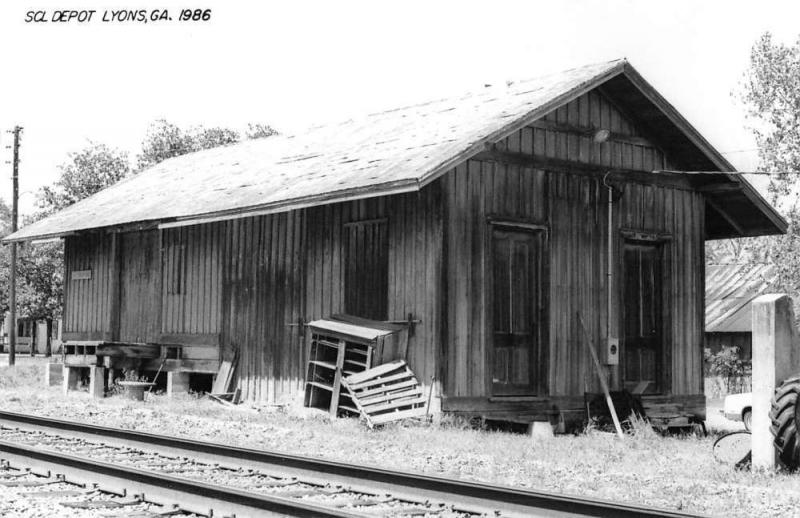 Lyons Georgia 1986 Seaboard Coast Line train depot real photo pc Z11676