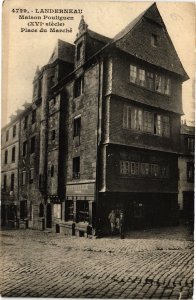 CPA LANDERNEAU - Maison Pouliguen - Place du Marché (194234)