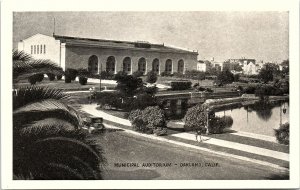 1930s OAKLAND CALIFORNIA MUNICIPAL AUDITORIUM BLACK & WHITE POSTCARD 42-103