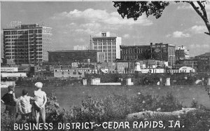 Cedar Rapids Iowa 1940s Postcard Business District
