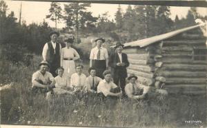 c-1910 Rural life Log Cabin Group Photo Family RPPC postcard 16-141