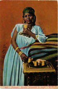 CPA AK Femme arabe prenant le Café ALGERIE (812543)