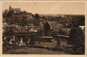 CPA Fougeres Cour interieure du chateau (1237566)