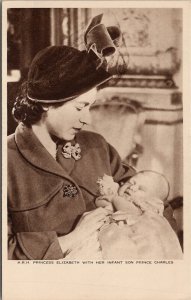 UK Royalty H.R.H. Elizabeth with Her Infant Sone Prince Charles Postcard Z8