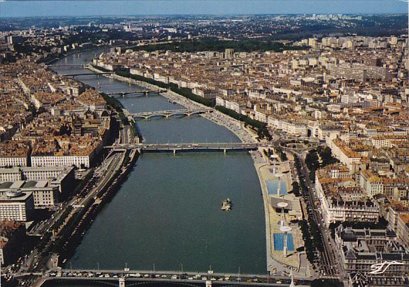 France Lyon Perspective sur les Ponts du Rhone