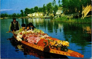 Vtg Srinagar Kashmir India Flower Seller Dal Lake Postcard