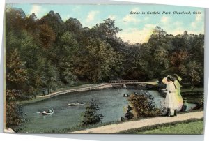 postcard Cleveland, Ohio - Garfield Park scene girls watching boaters