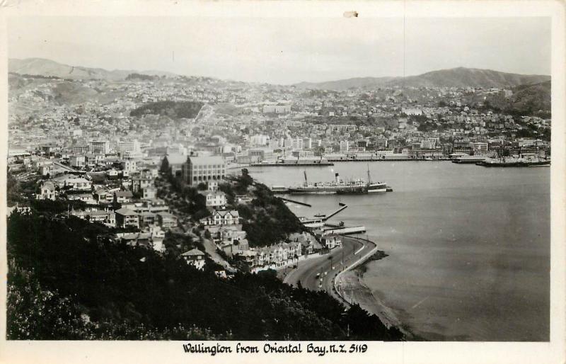 Vintage RPPC Postcard; Wellington from Oriental Bay New Zealand 5119 Unposted