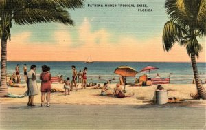 VINTAGE POSTCARD BATHING UNDER TROPICAL SKIES HOLLYWOOD FLORIDA 1946