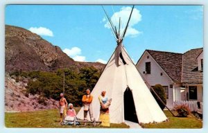 COULEE DAM, WA  ~ Native American Tepee GREEN HUT CAFE  c1960s Roadside Postcard